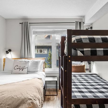 Charming 1 Bdrm Plus Loft With Views Managed By Little Sister Getaways Canmore Zewnętrze zdjęcie