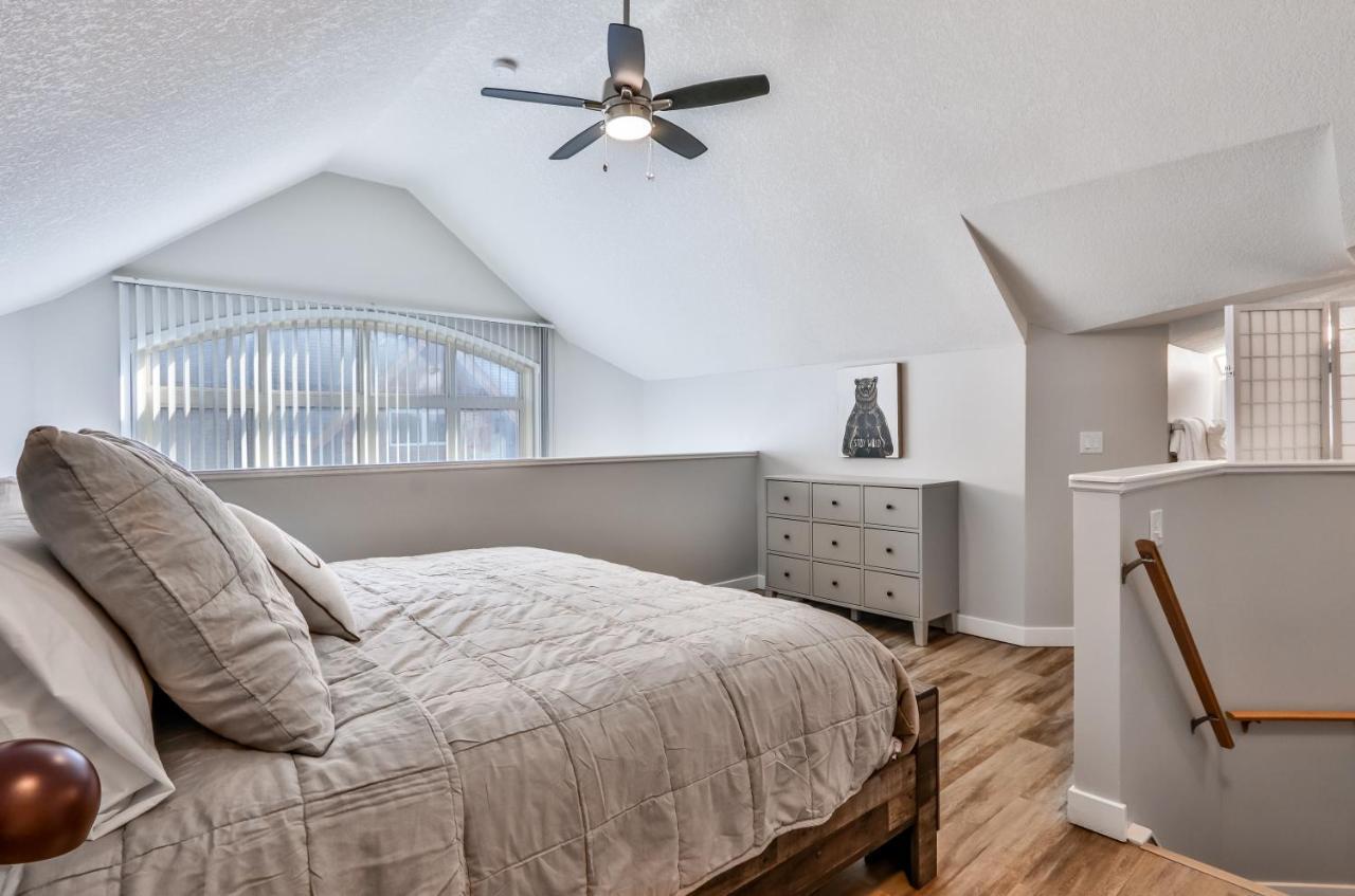 Charming 1 Bdrm Plus Loft With Views Managed By Little Sister Getaways Canmore Zewnętrze zdjęcie