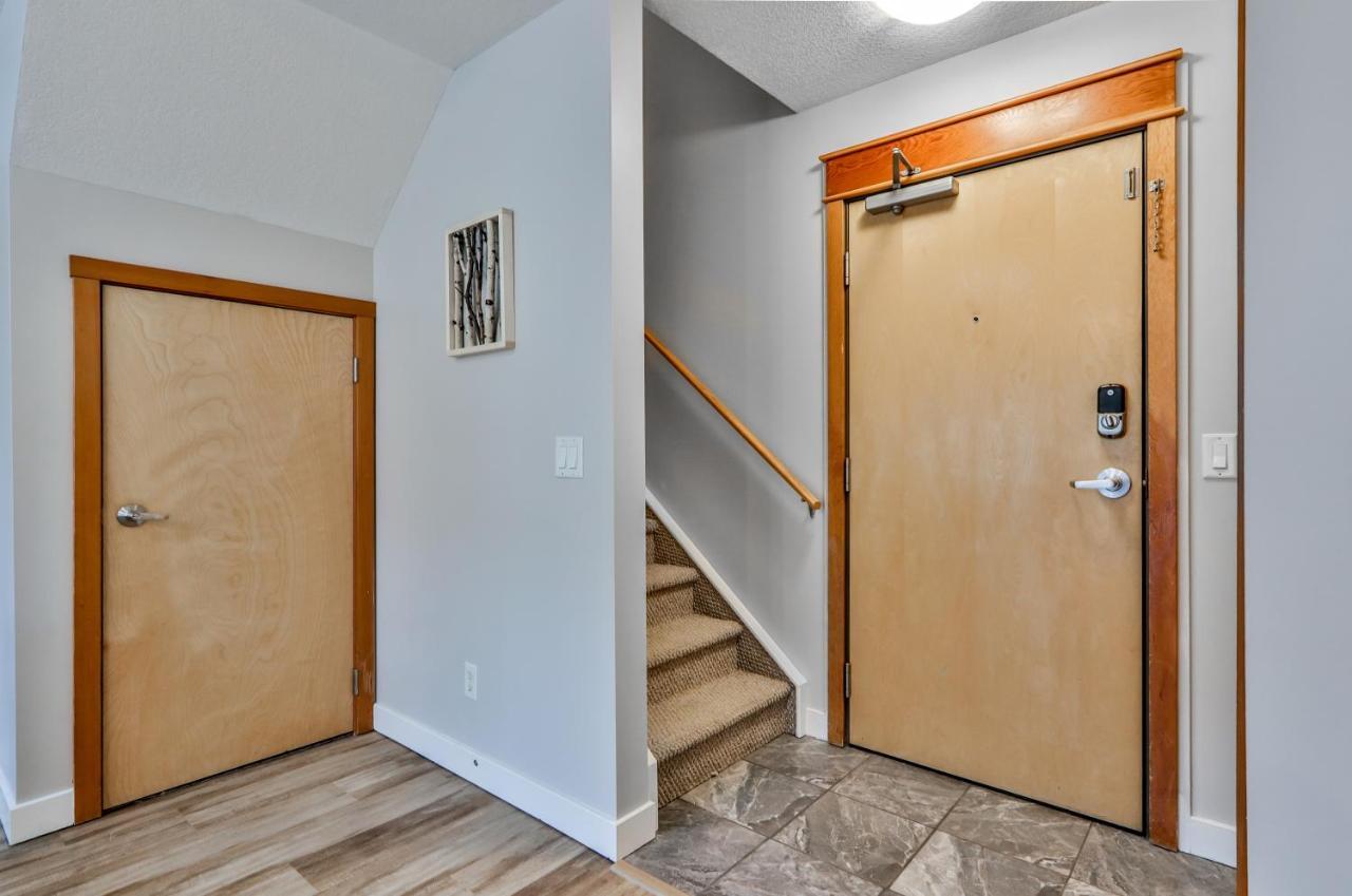 Charming 1 Bdrm Plus Loft With Views Managed By Little Sister Getaways Canmore Zewnętrze zdjęcie