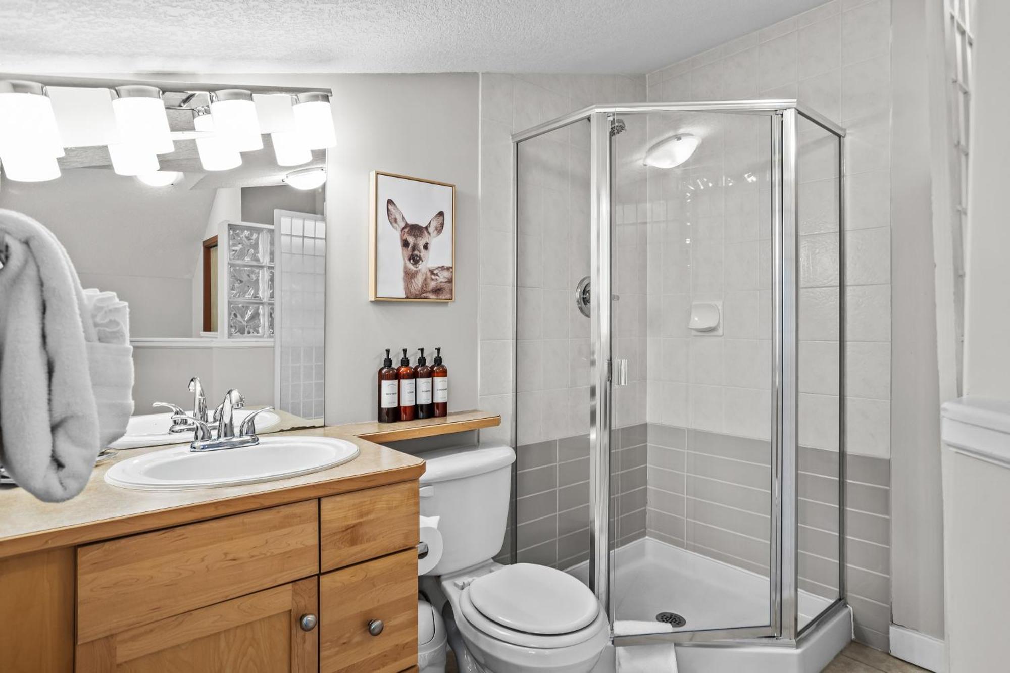 Charming 1 Bdrm Plus Loft With Views Managed By Little Sister Getaways Canmore Zewnętrze zdjęcie