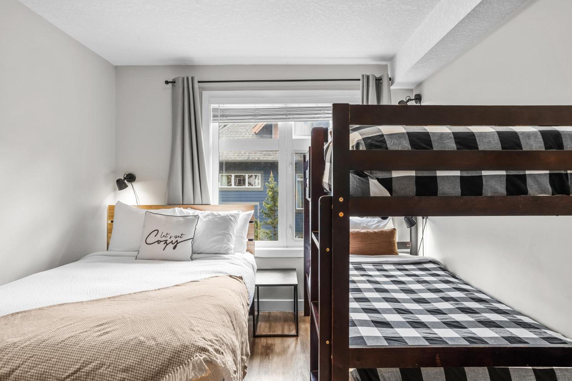 Charming 1 Bdrm Plus Loft With Views Managed By Little Sister Getaways Canmore Zewnętrze zdjęcie