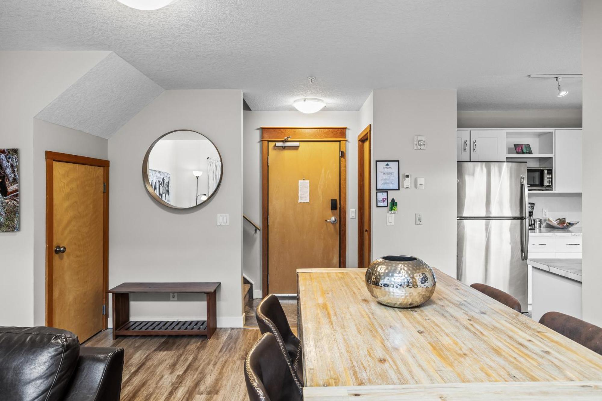 Charming 1 Bdrm Plus Loft With Views Managed By Little Sister Getaways Canmore Zewnętrze zdjęcie