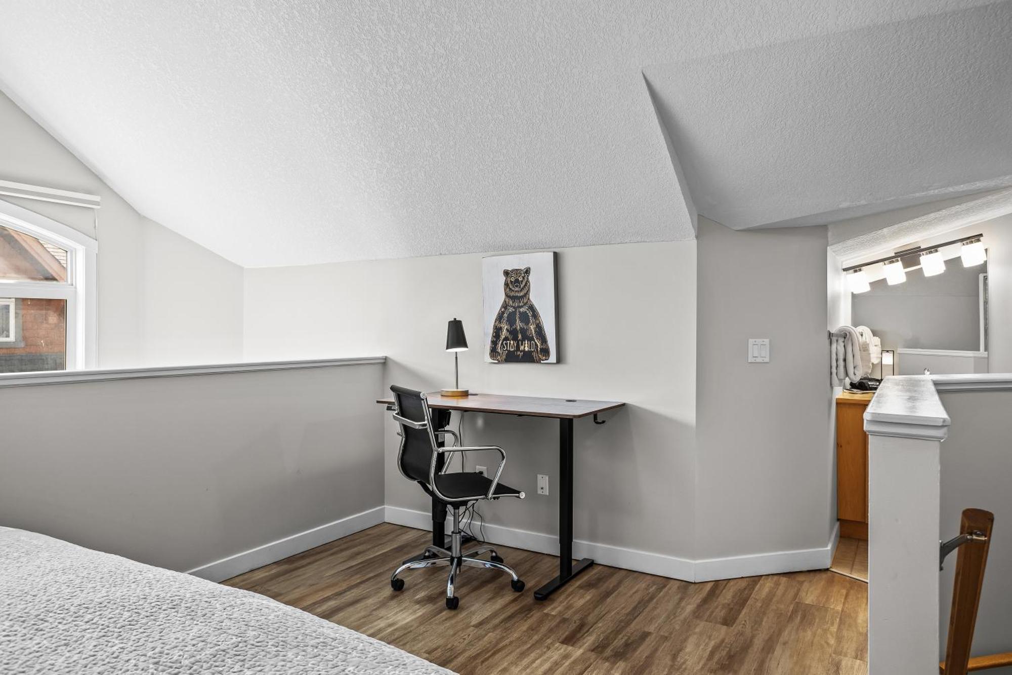 Charming 1 Bdrm Plus Loft With Views Managed By Little Sister Getaways Canmore Zewnętrze zdjęcie